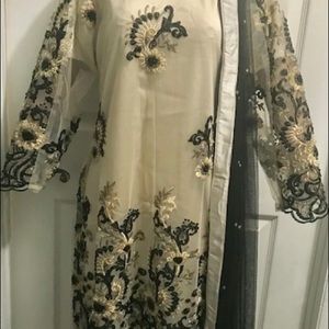 Whit net with black work